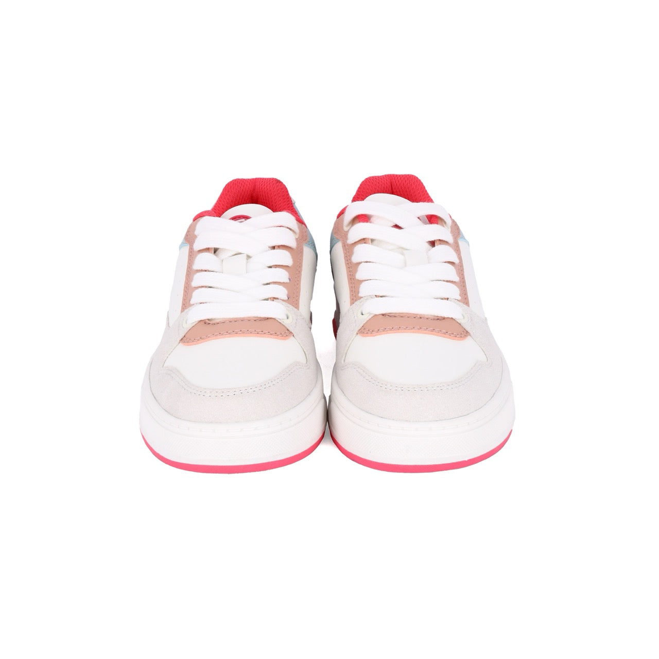 Lightweight recycled sneakers with gray laces