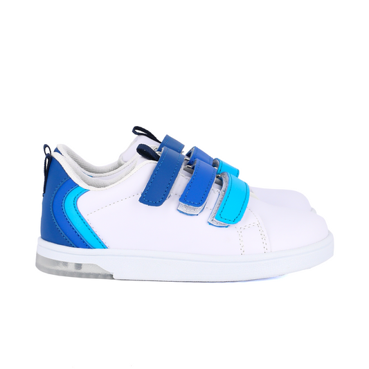 Zapatillas con cierre de gancho y bucle.